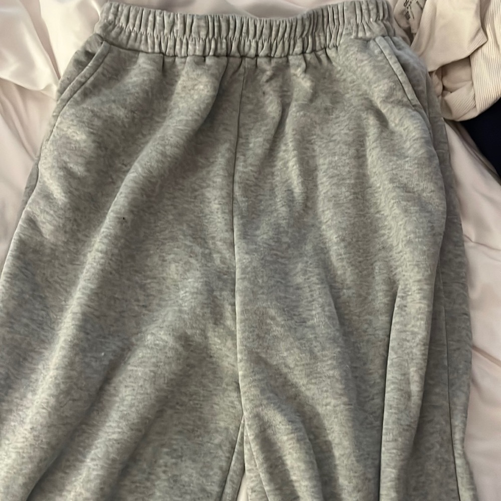 wide leg sweat pants never worn! size small!!